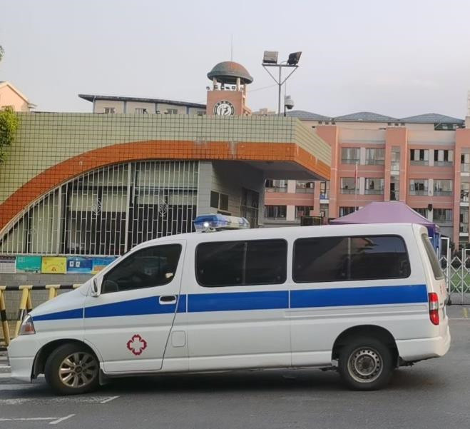 大通救护车出租护送骨折病人一公里多少钱